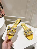High-end women's slippers