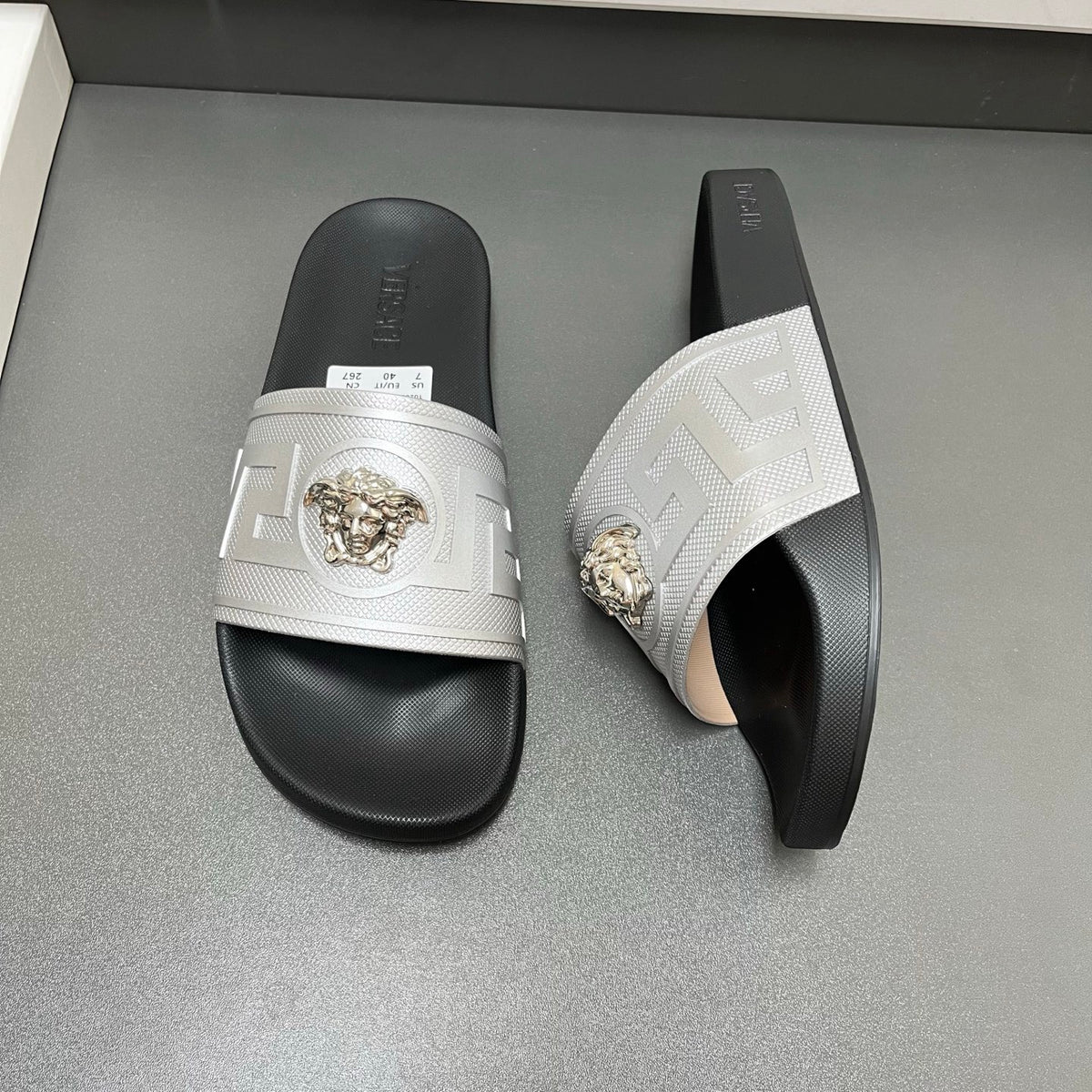 Fashionable Slippers-01