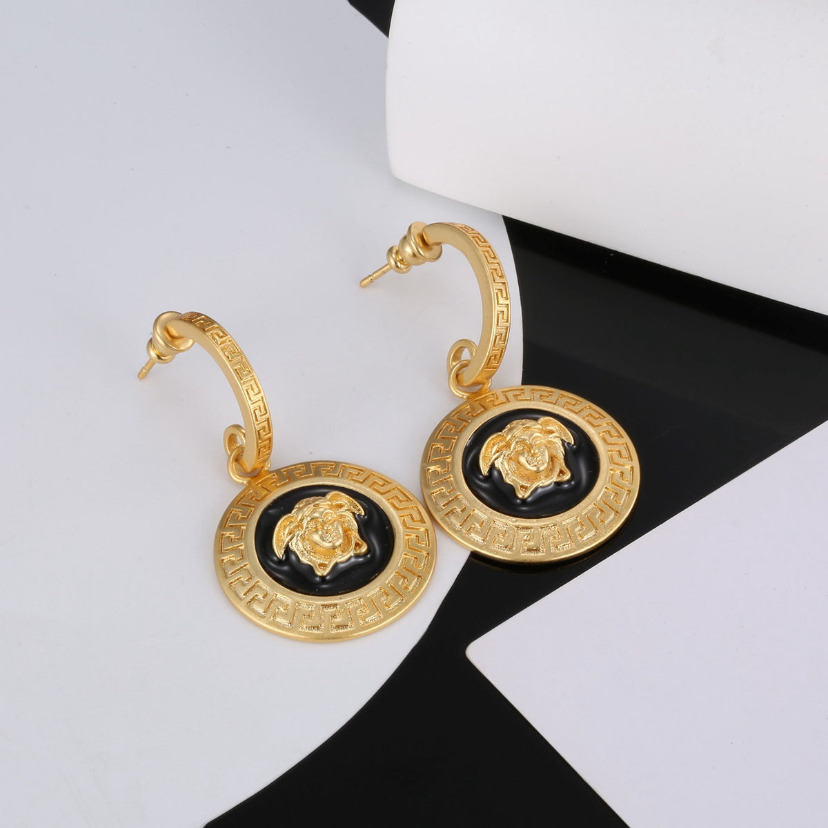 Fashionable drop earrings-1