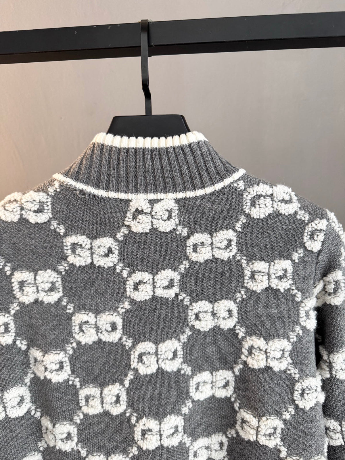 Classic Fashion Sweater-10002