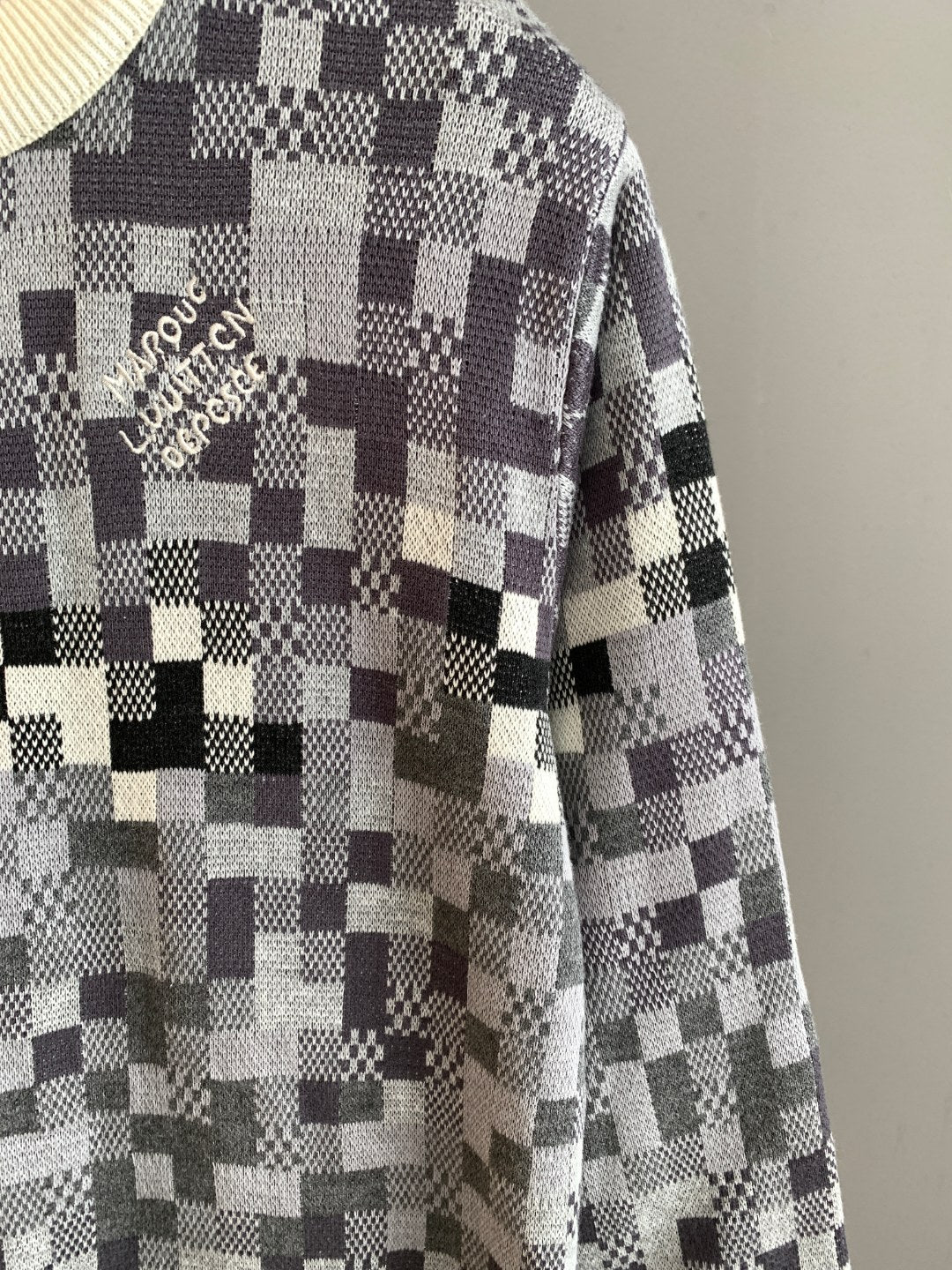 Classic Fashion Sweater-10006