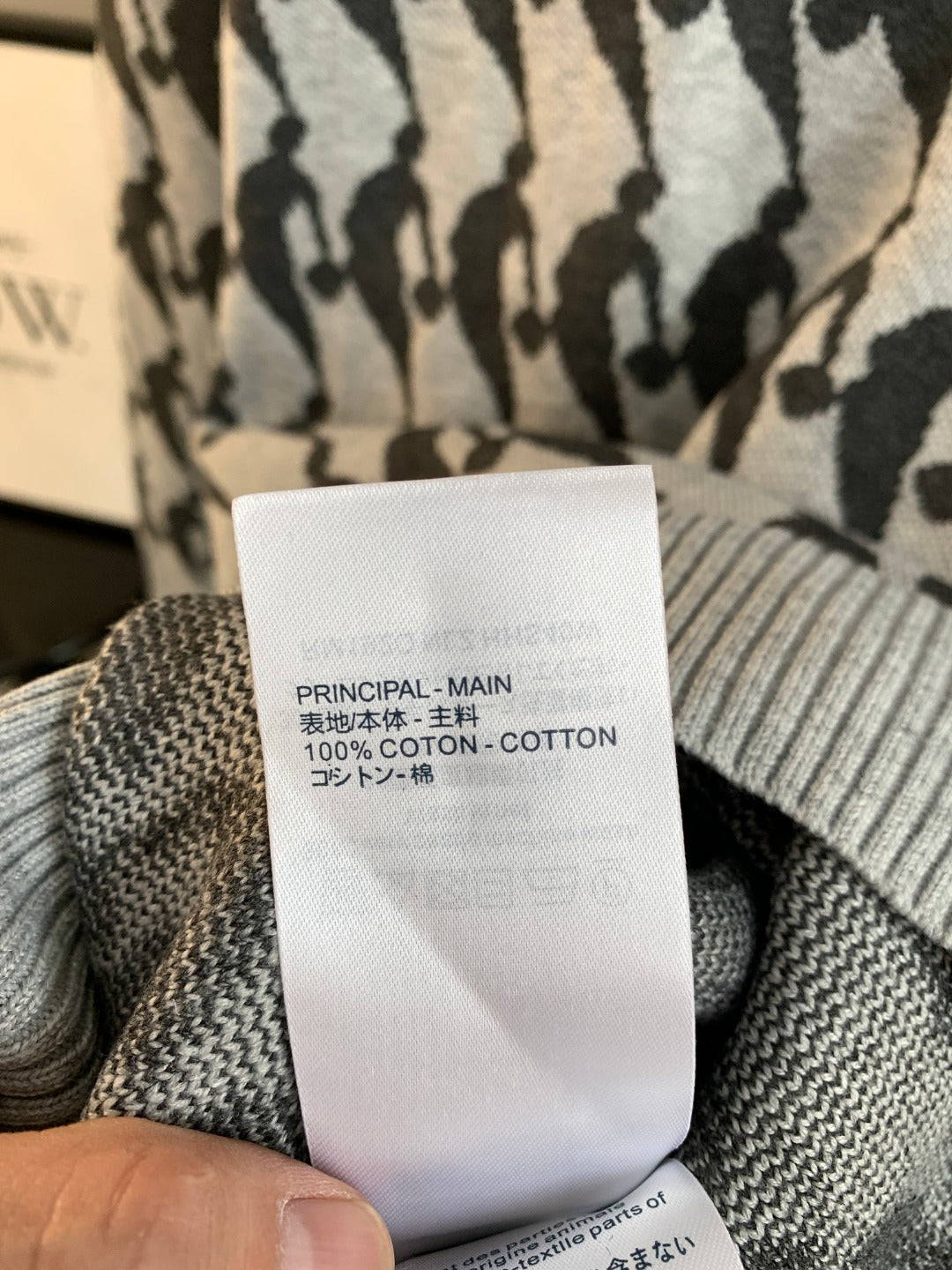 Classic Fashion Sweater-10011