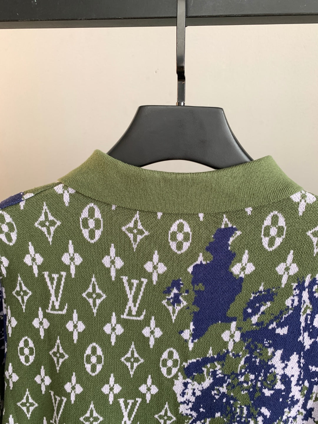 Classic Fashion Sweater-10018