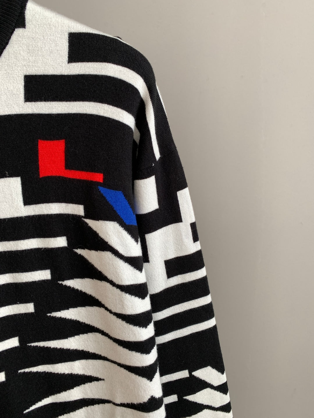 Classic Fashion Sweater-10019