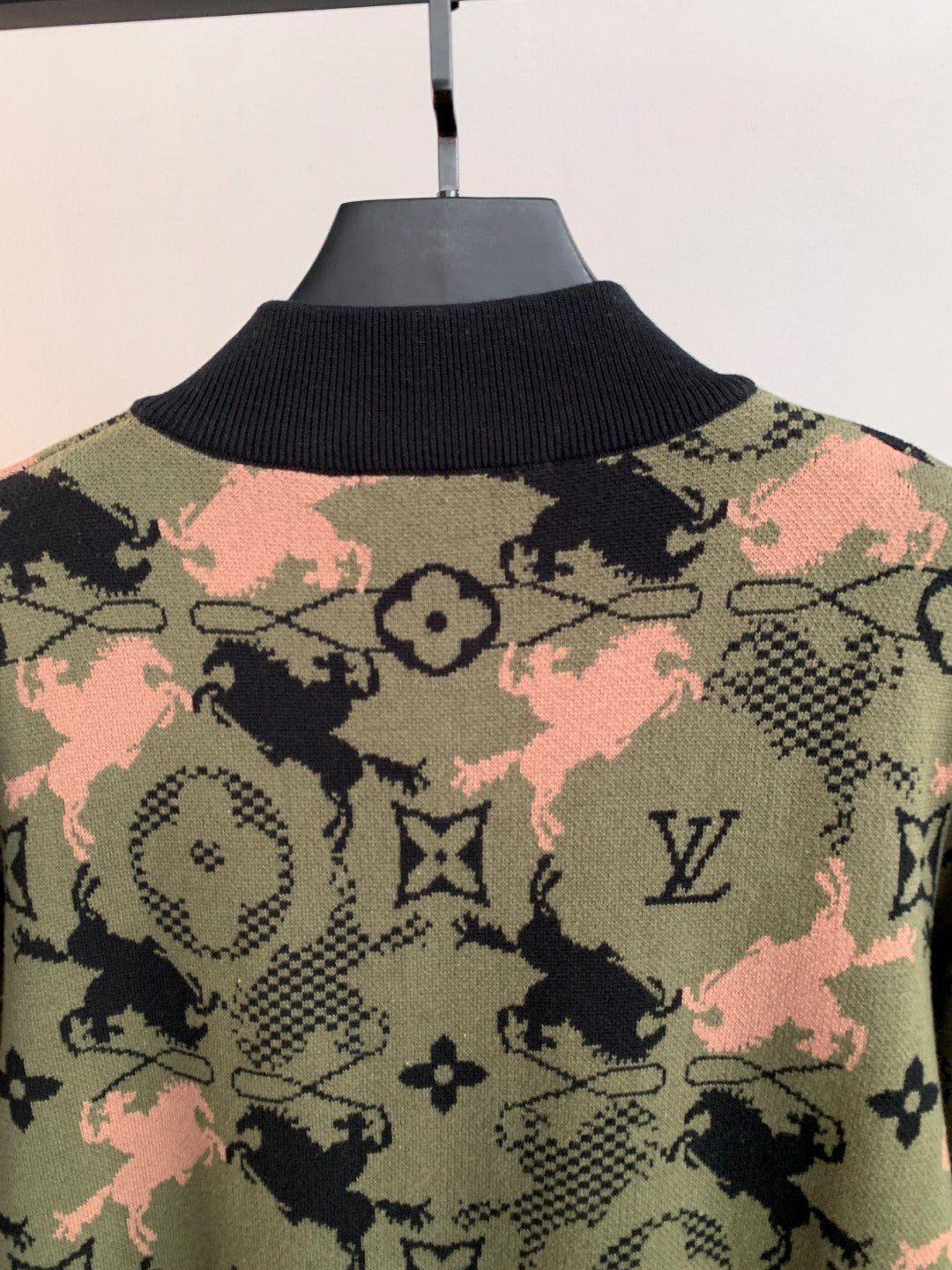 Classic Fashion Sweater-10037