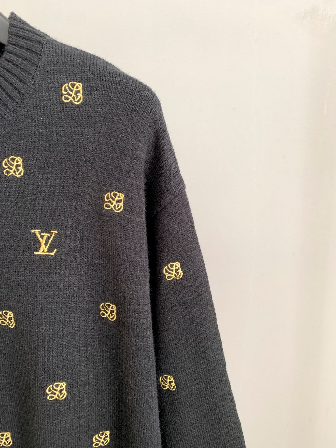 Classic Fashion Sweater-10042