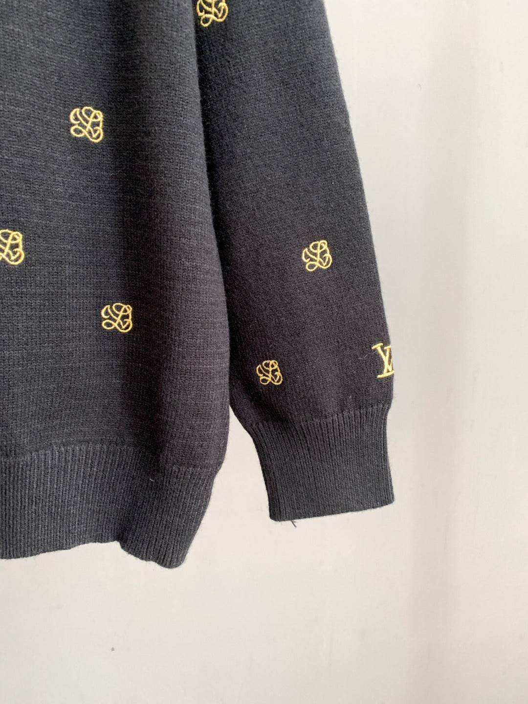 Classic Fashion Sweater-10042