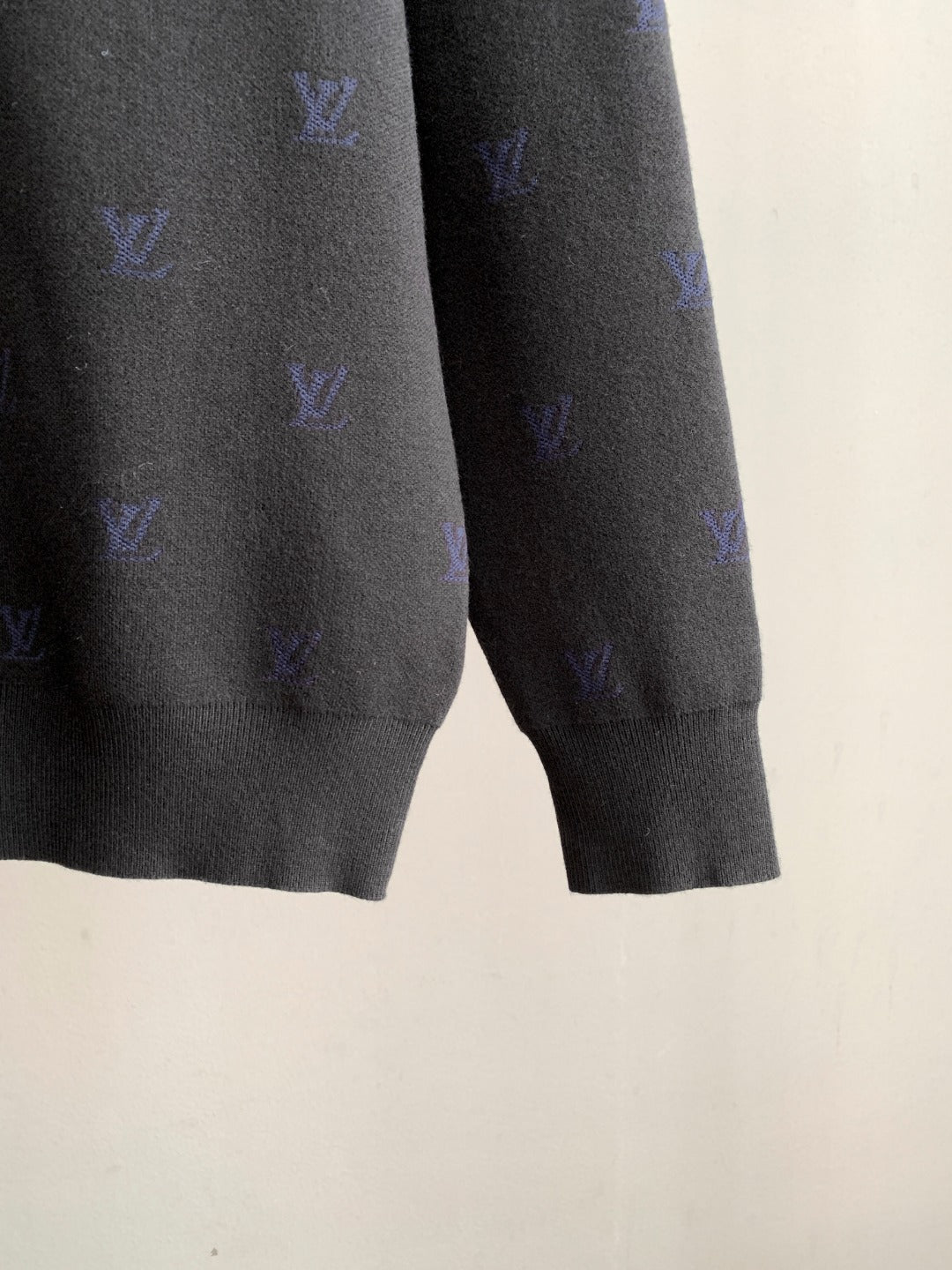 Classic Fashion Sweater-10044