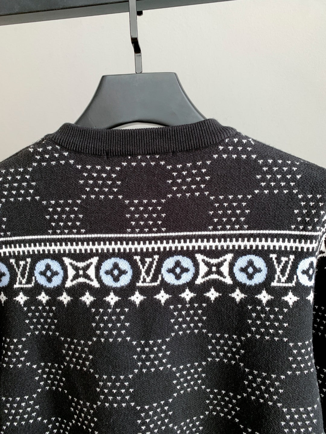 Classic Fashion Sweater-10056