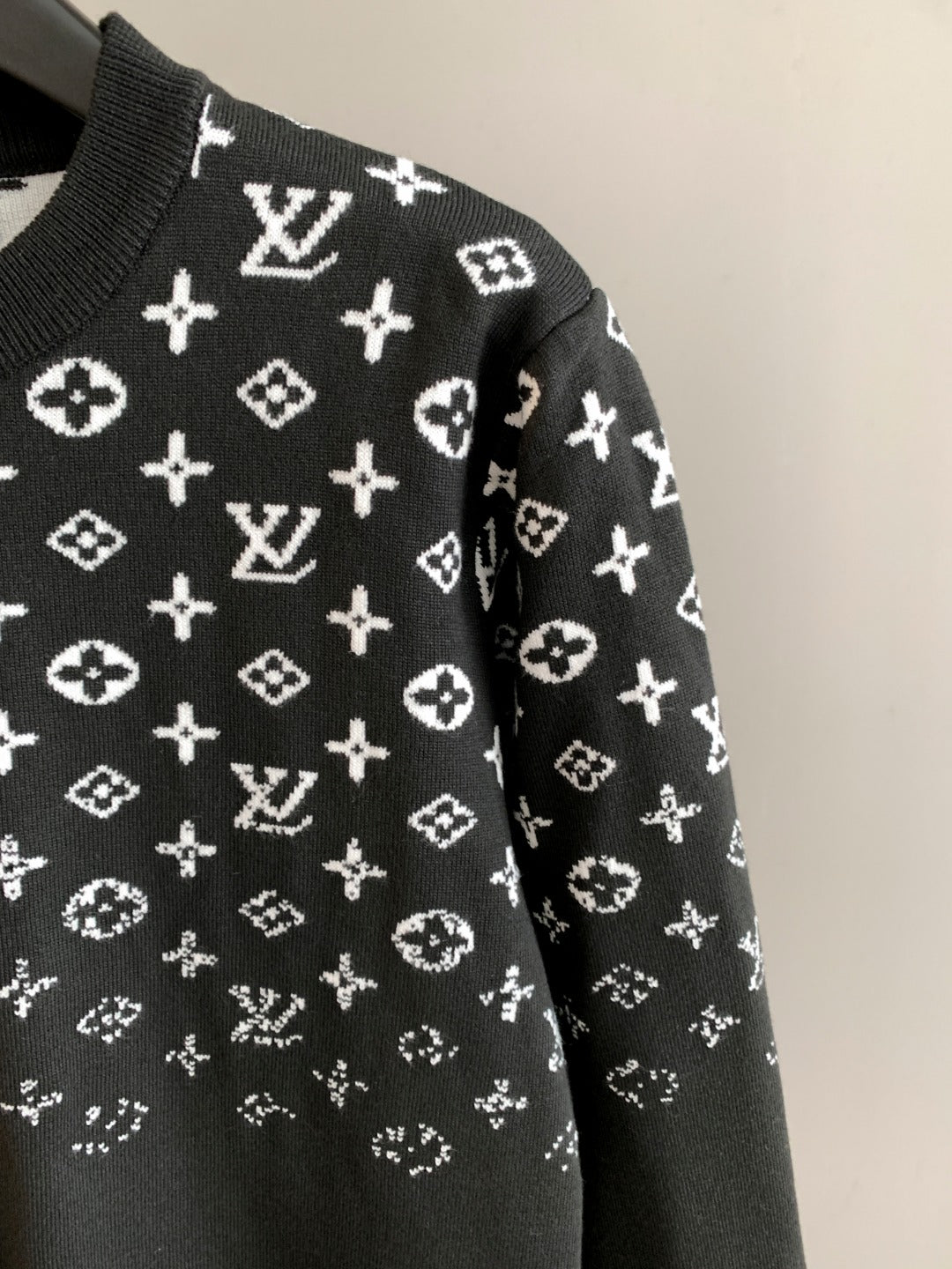 Classic Fashion Sweater-10063
