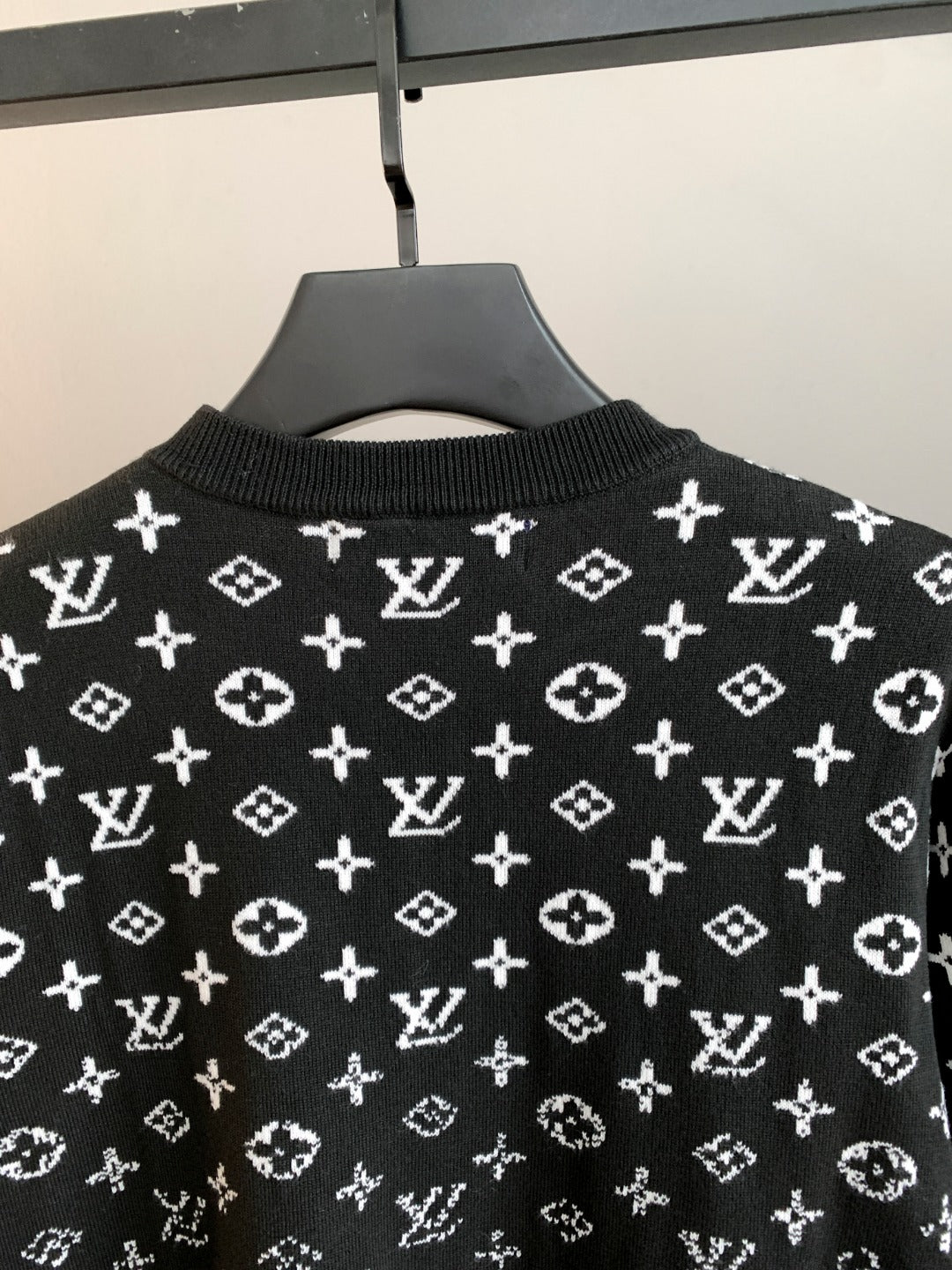 Classic Fashion Sweater-10063