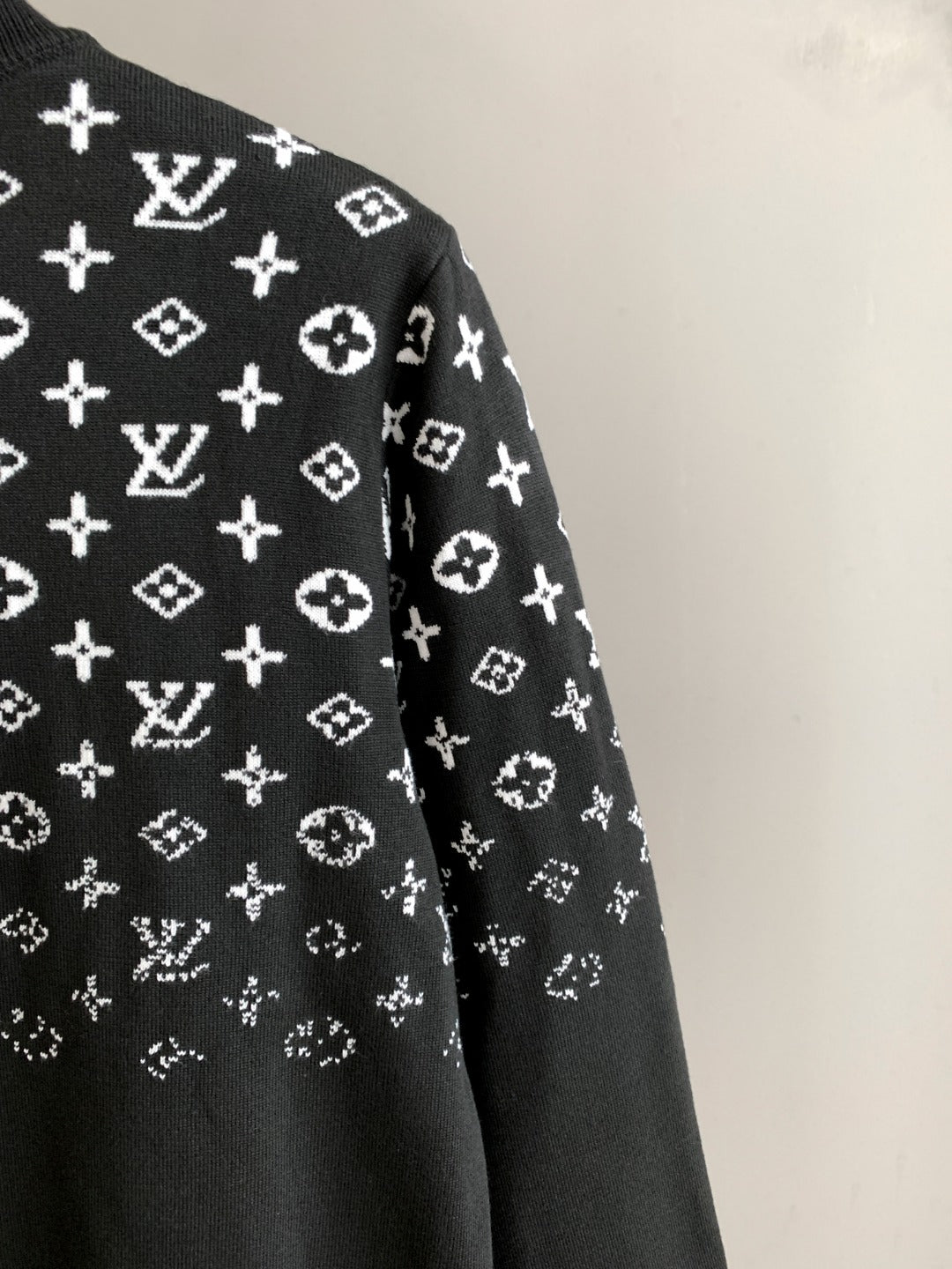 Classic Fashion Sweater-10063