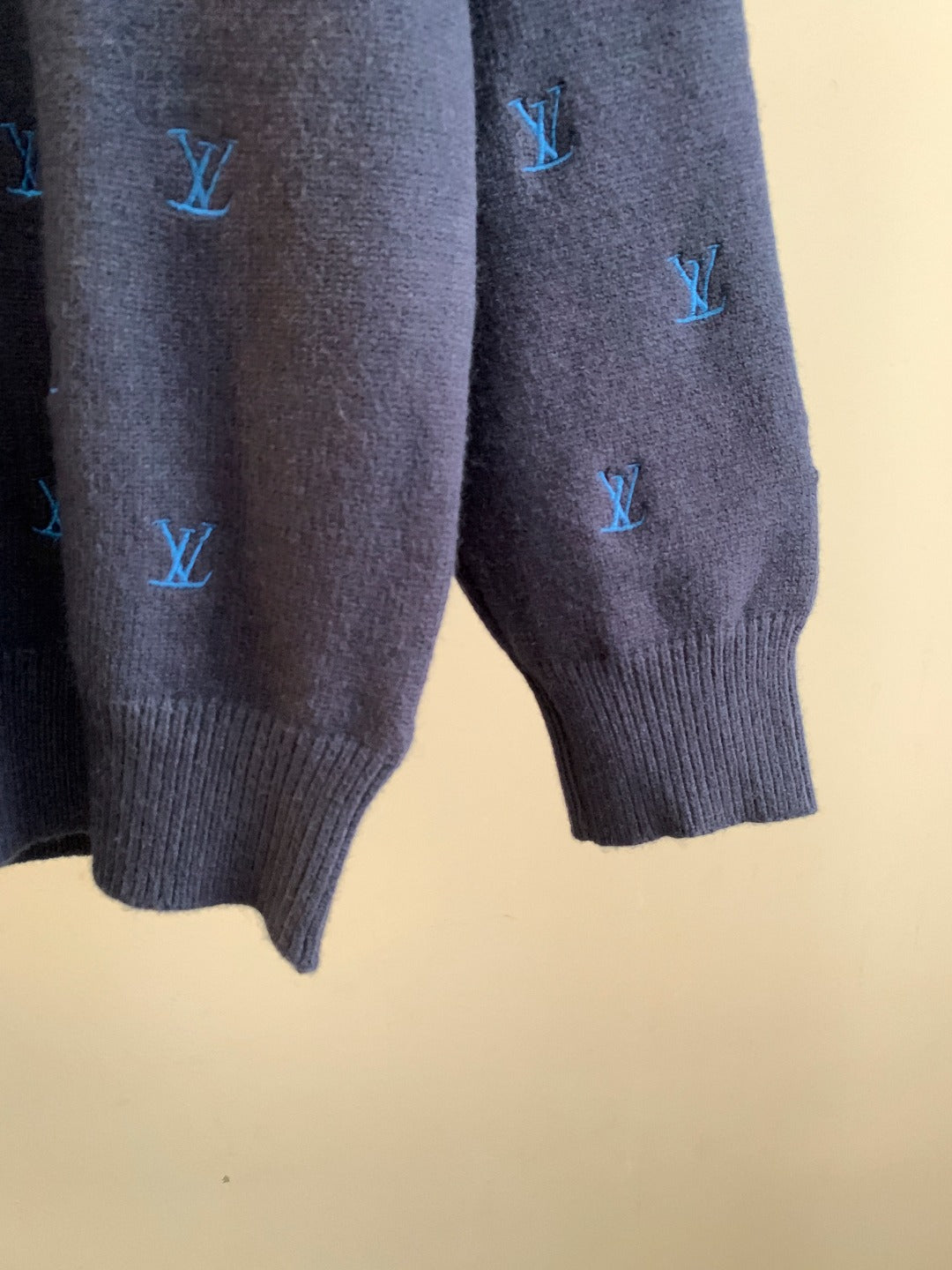 Classic Fashion Sweater-10078