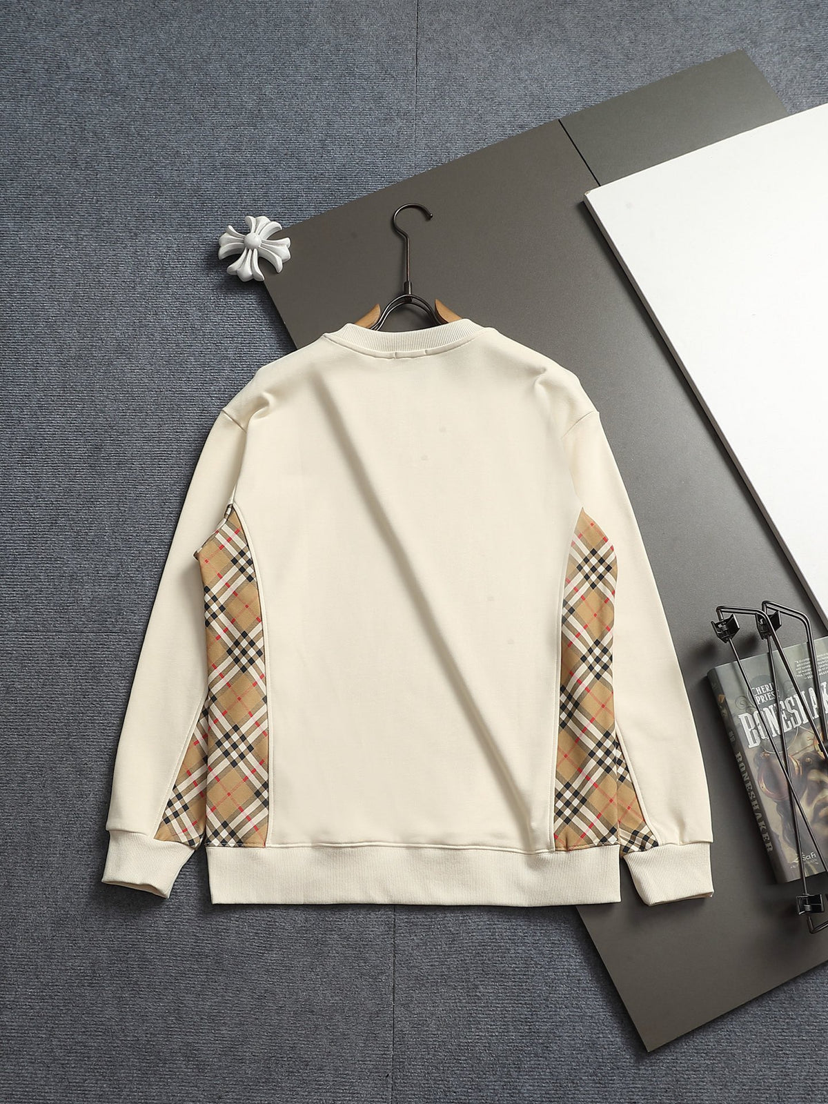 Classic Fit Hoodie-10013