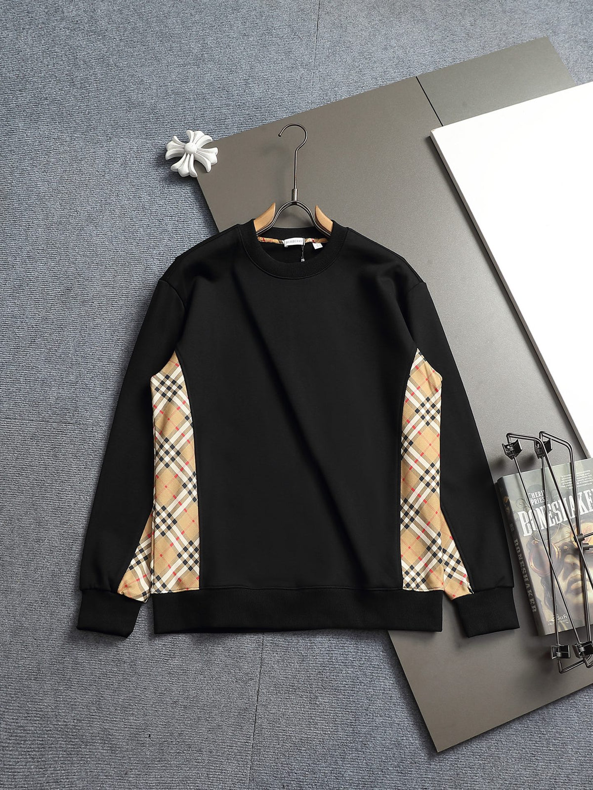 Classic Fit Hoodie-10013