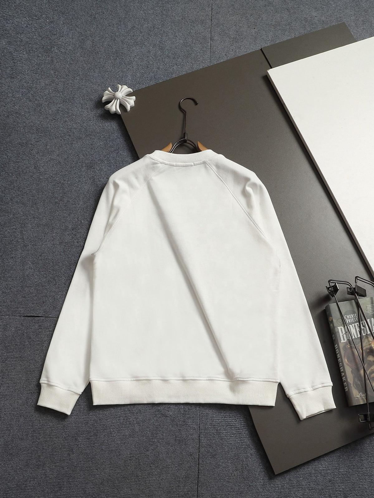 Classic Fit Hoodie-10023