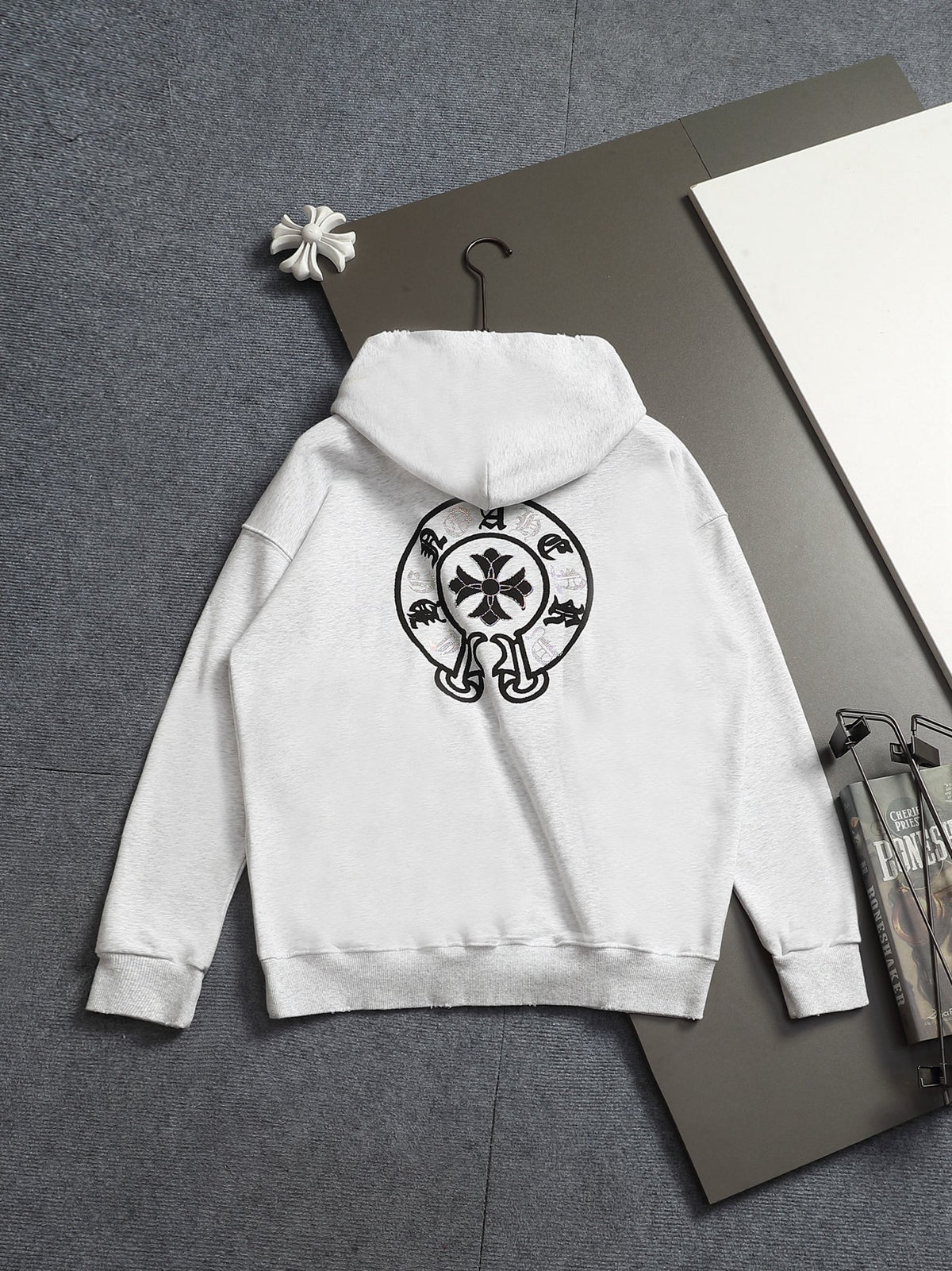 Classic Fit Hoodie-10034