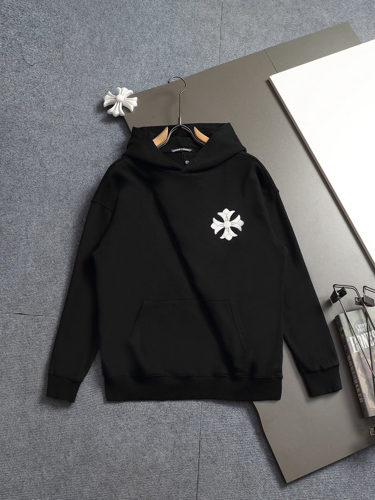 Classic Fit Hoodie-10034