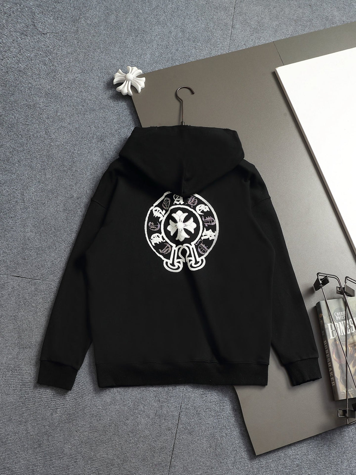 Classic Fit Hoodie-10034