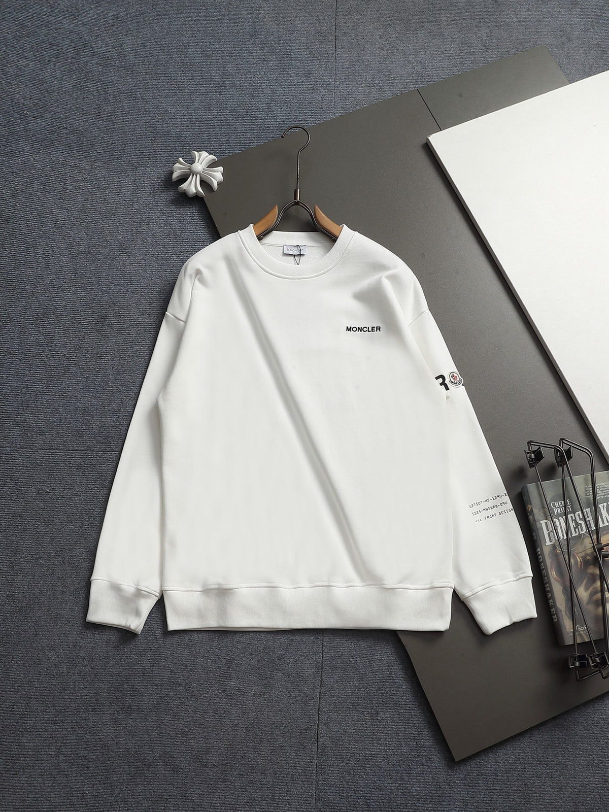 Classic Fit Hoodie-2697-18