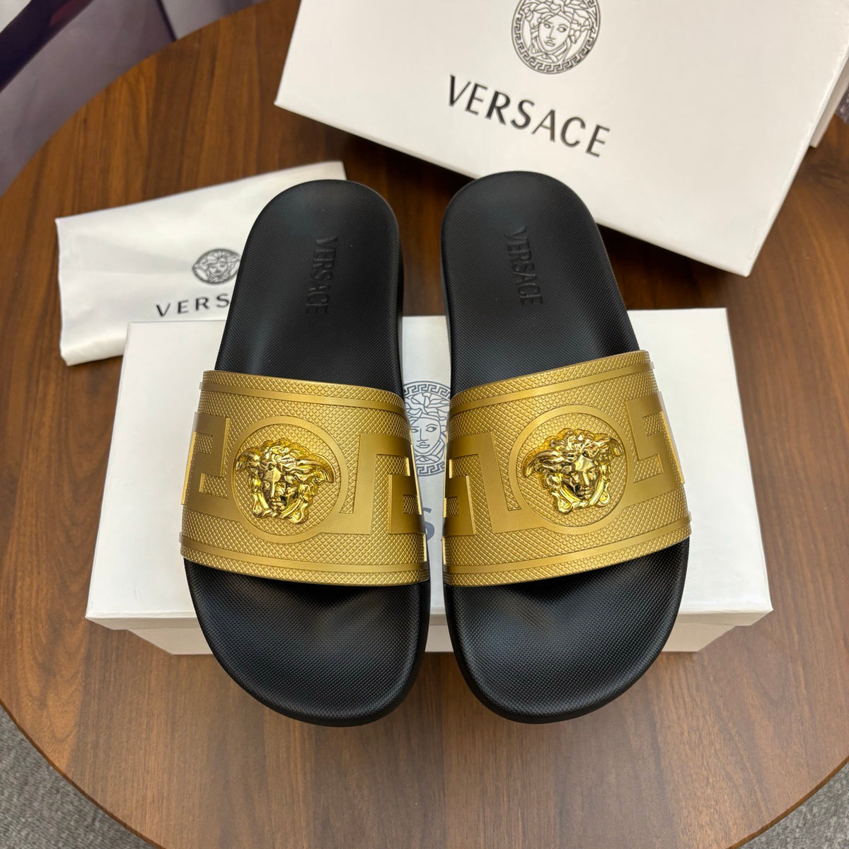 Fashionable Slippers-01