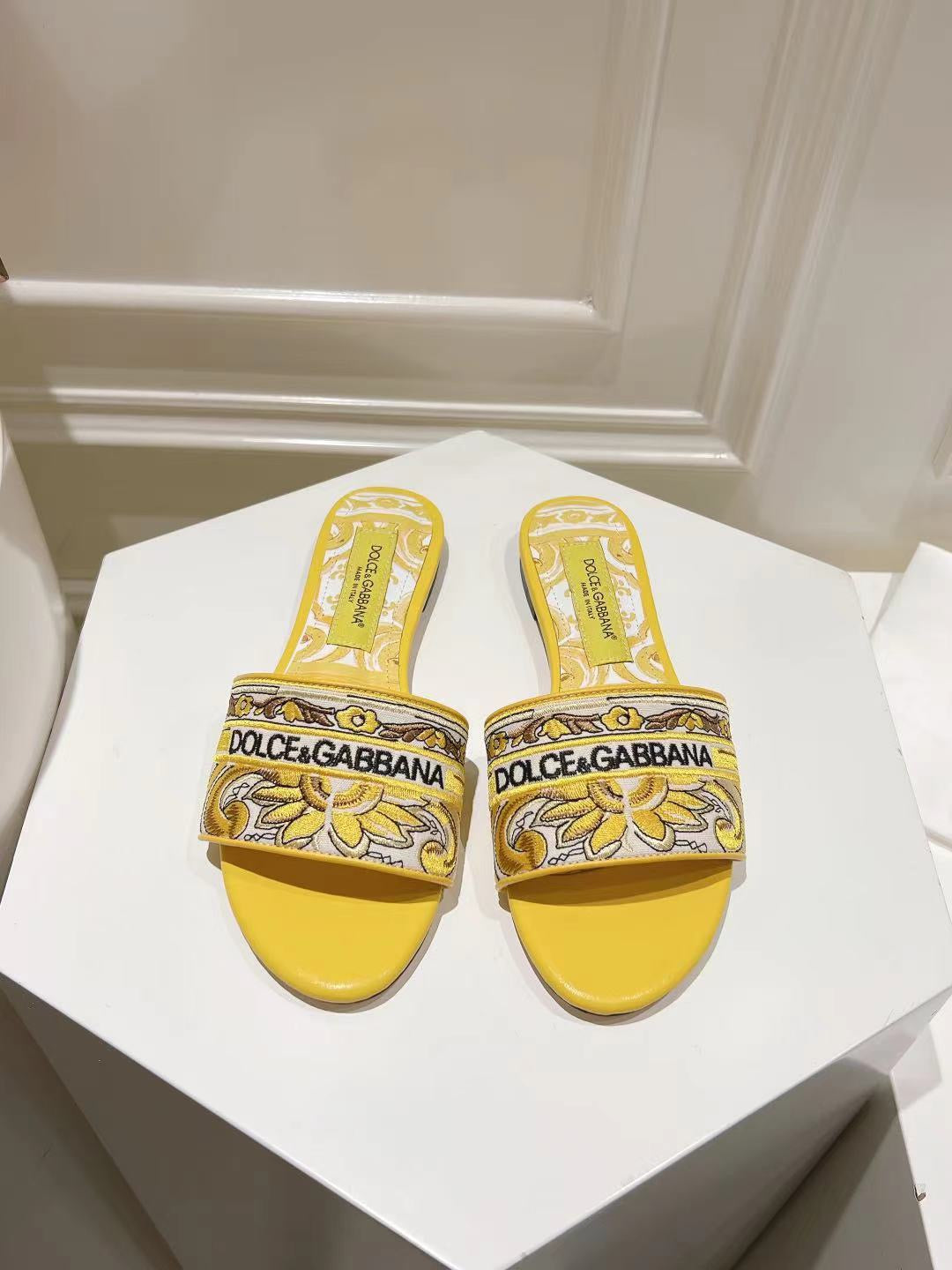 High-end women's slippers