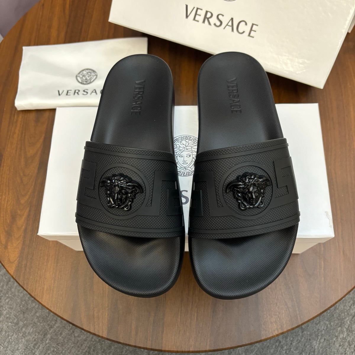 Fashionable Slippers-01
