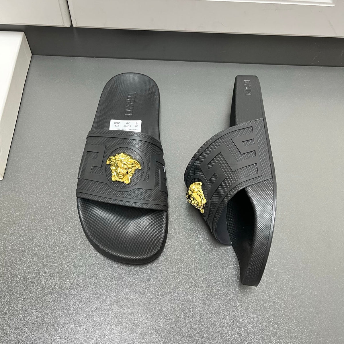 Fashionable Slippers-01