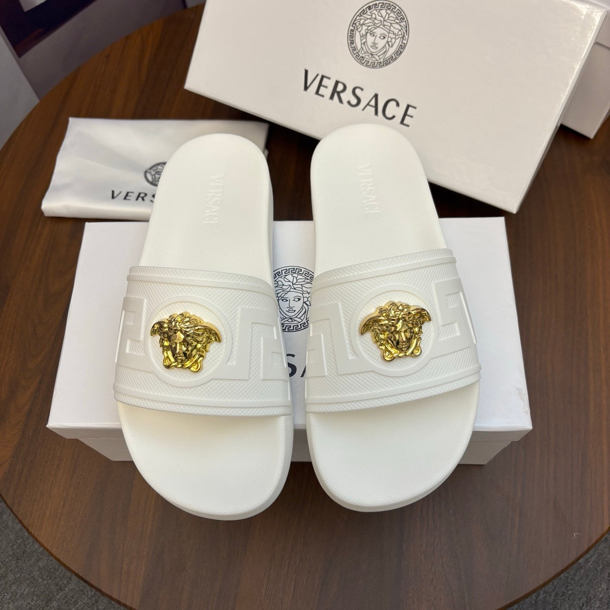 Fashionable Slippers-01