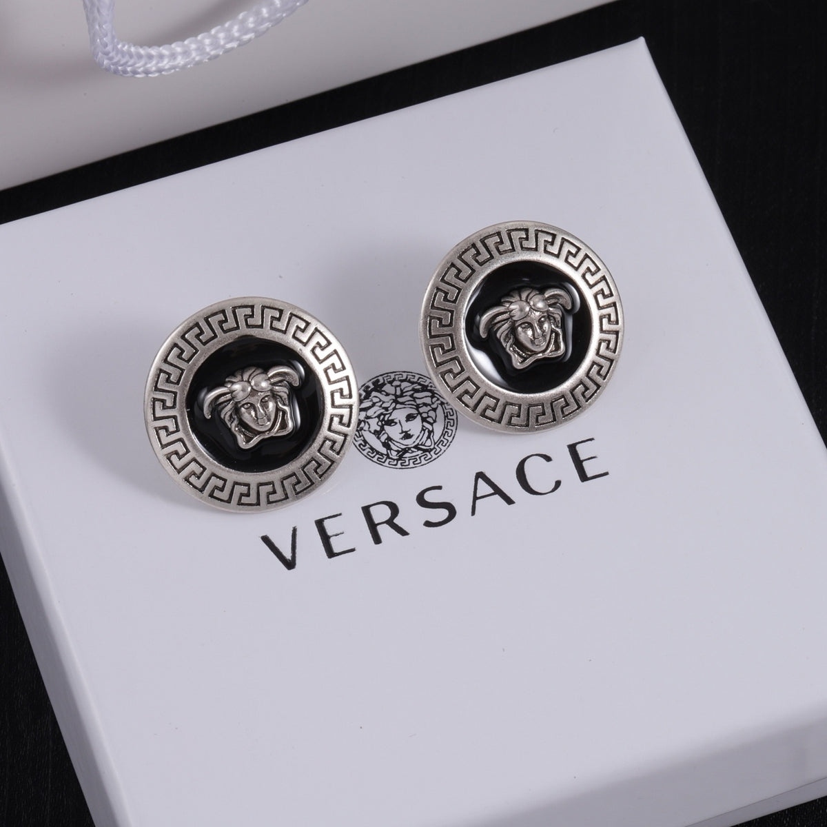 Fashionable drop earrings-2