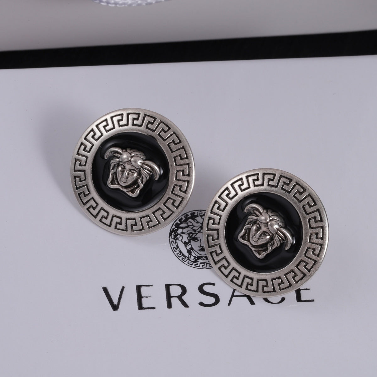 Fashionable drop earrings-2