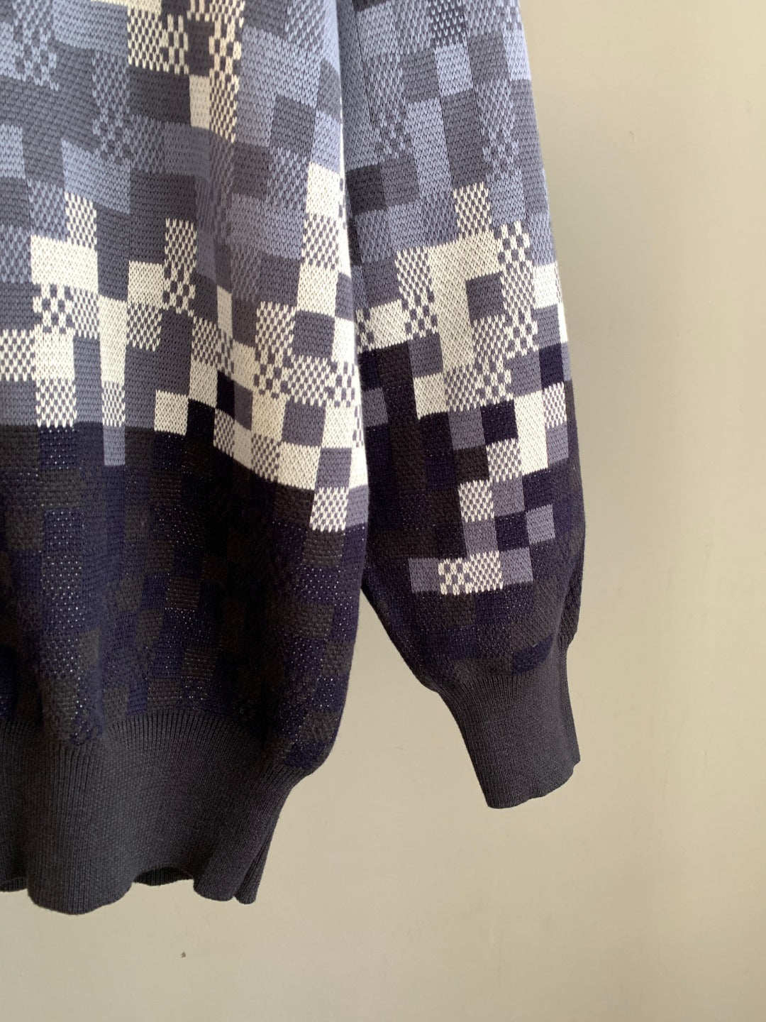Classic Fashion Sweater-10008