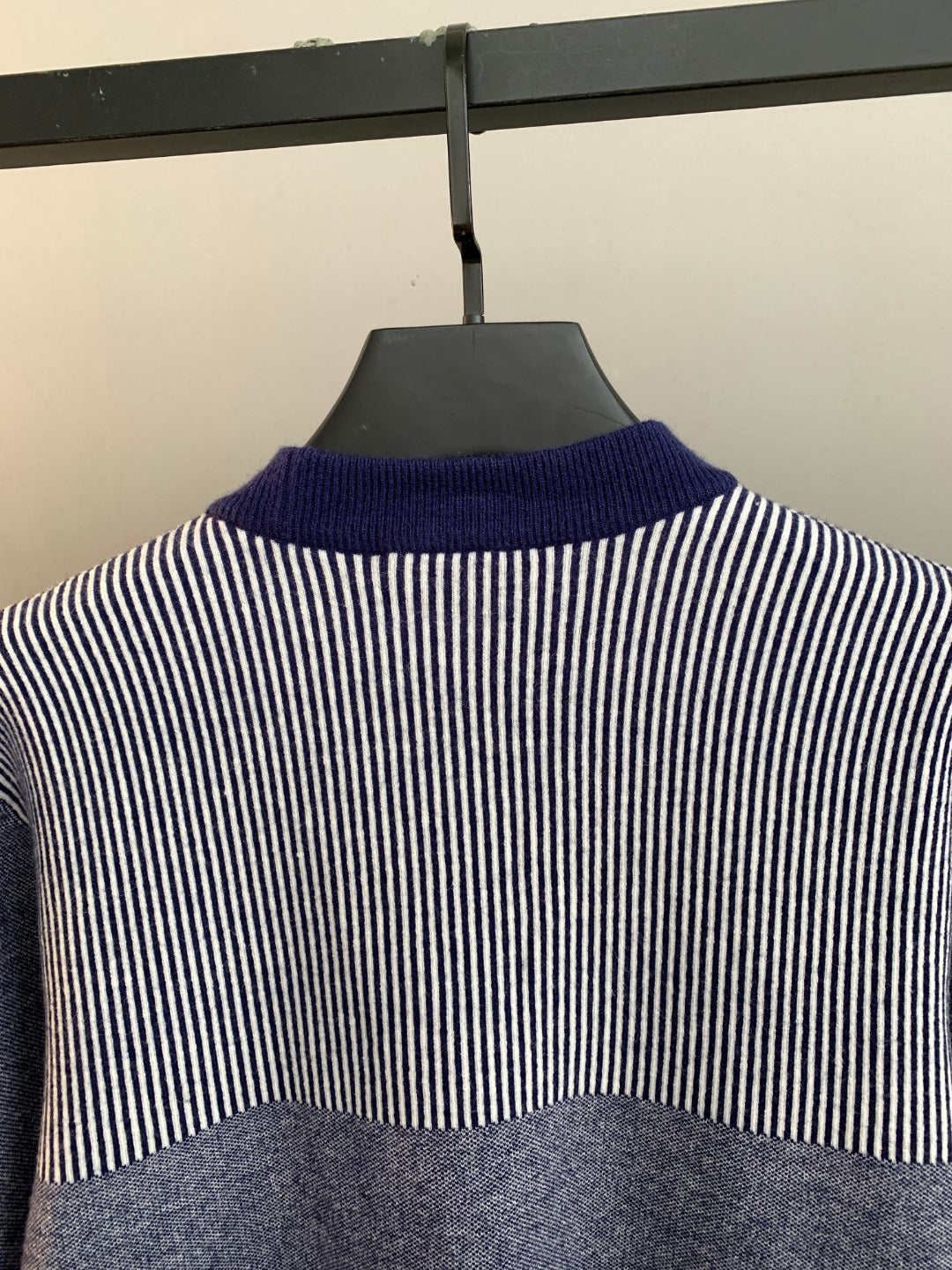 Classic Fashion Sweater-10016