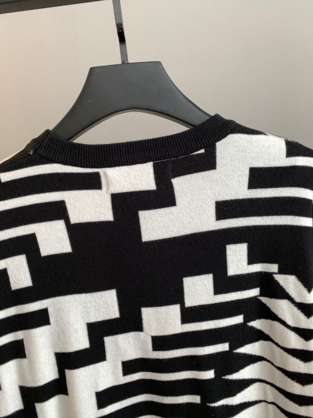 Classic Fashion Sweater-10019