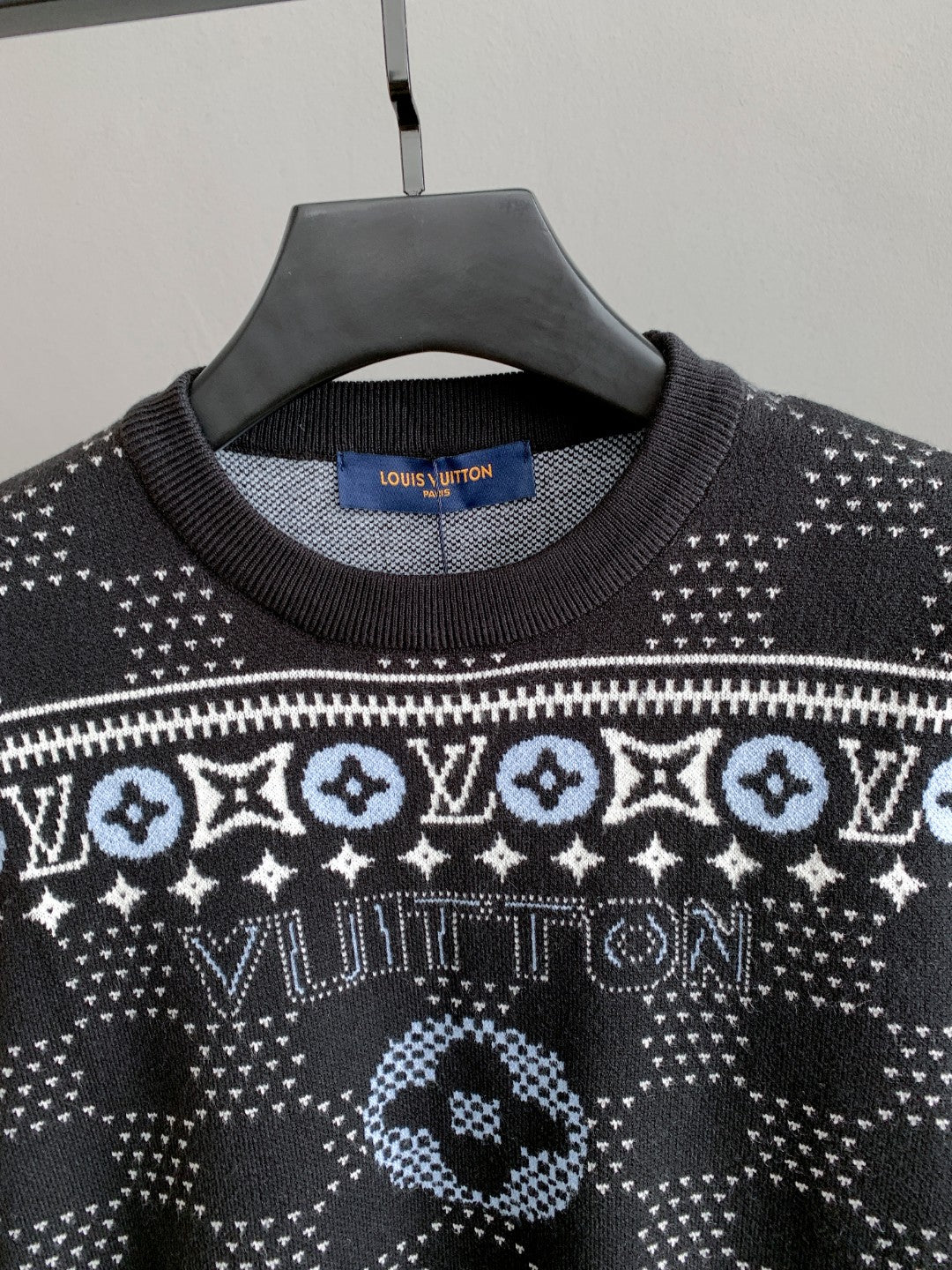 Classic Fashion Sweater-10056