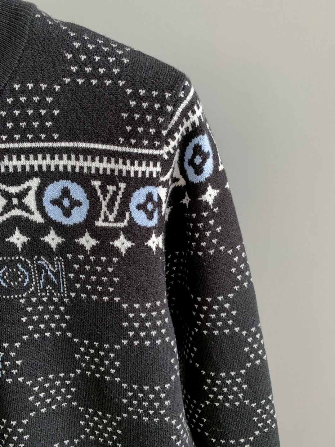Classic Fashion Sweater-10056
