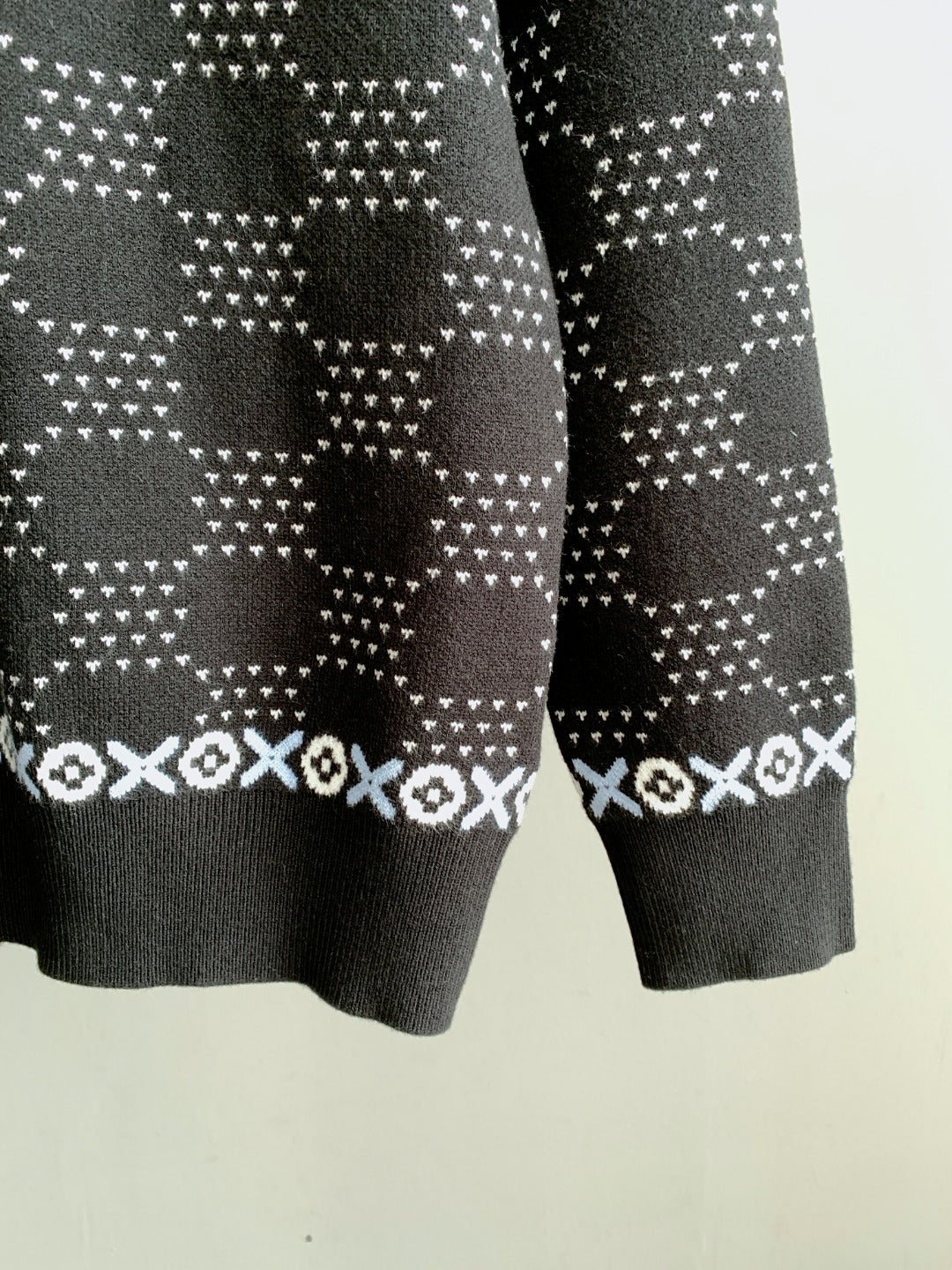 Classic Fashion Sweater-10056