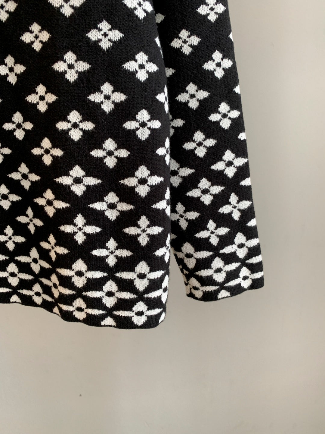 Classic Fashion Sweater-10067