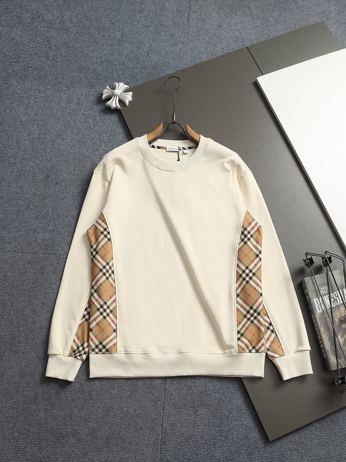 Classic Fit Hoodie-10013