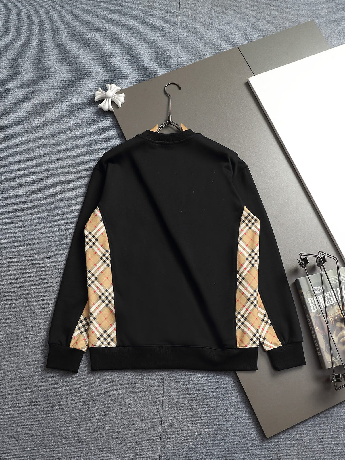 Classic Fit Hoodie-10013