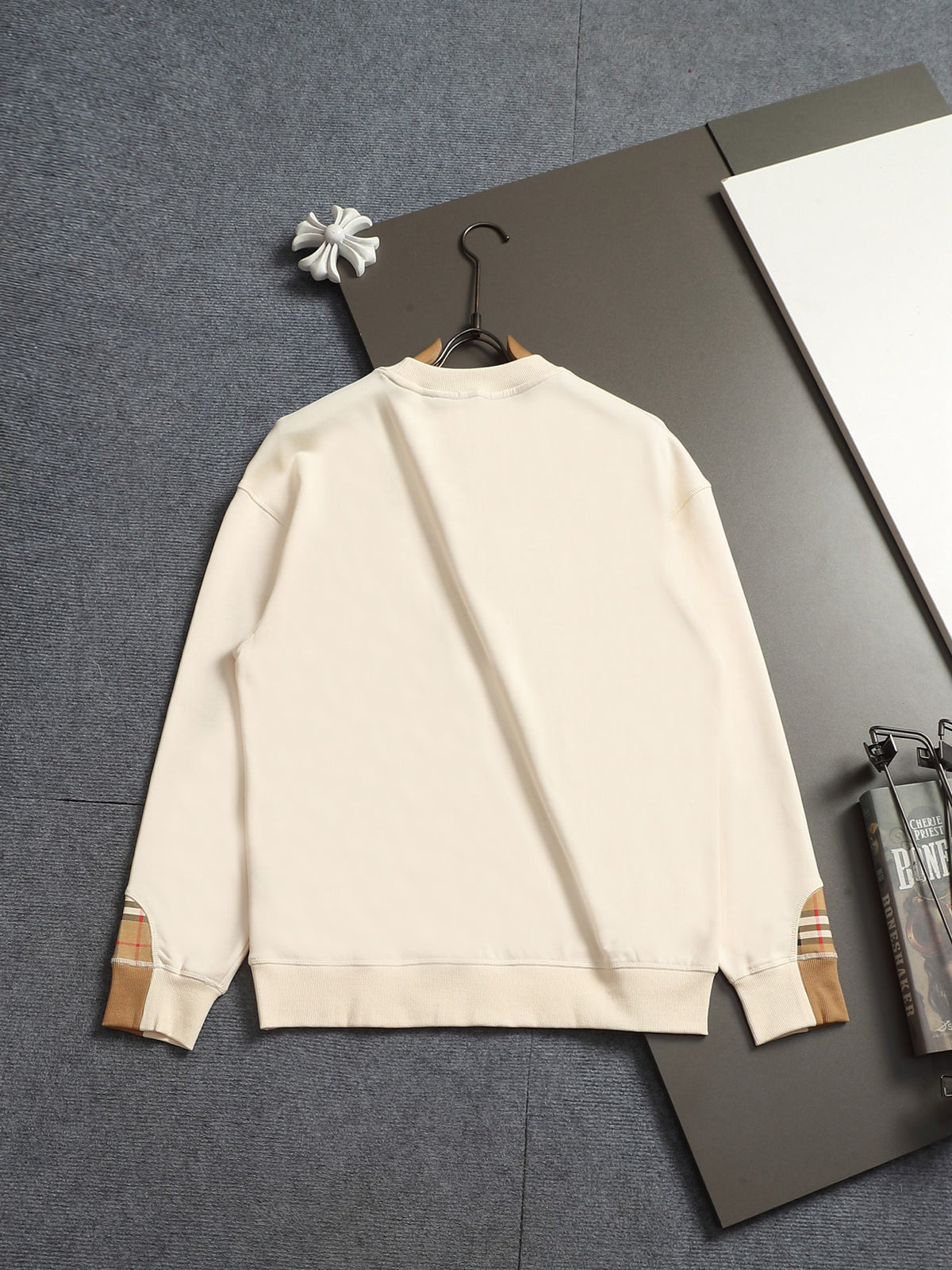 Classic Fit Hoodie-10015