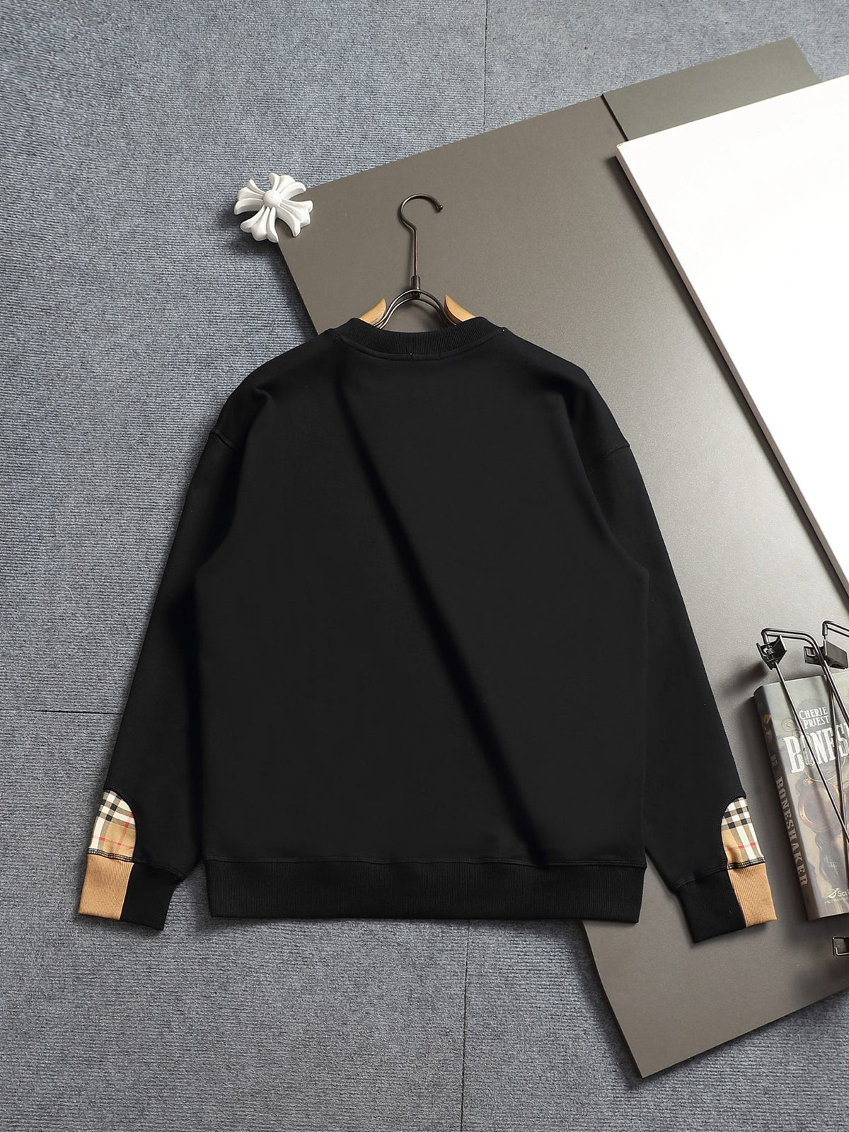 Classic Fit Hoodie-10015
