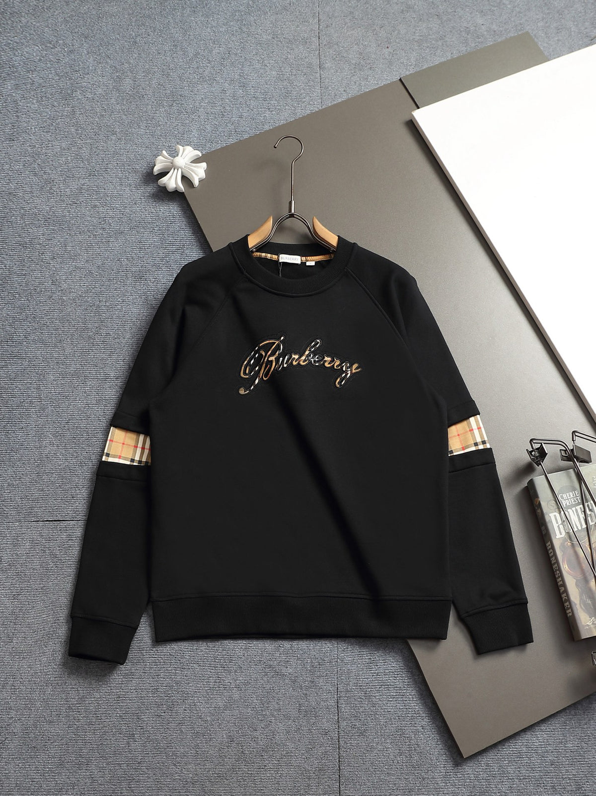 Classic Fit Hoodie-10024
