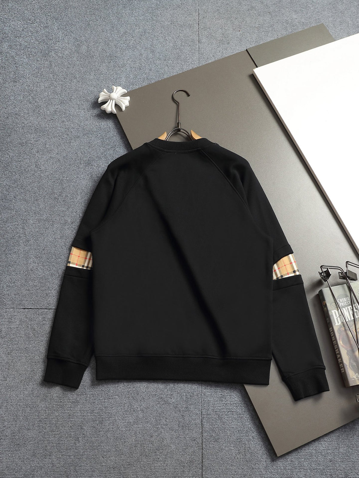 Classic Fit Hoodie-10024